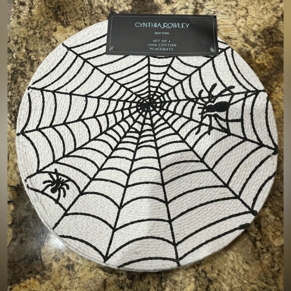 Cynthia Rowley Spider Web and Spiders 15” round placement set of 4 - Brand new! - Picture 1 of 5
